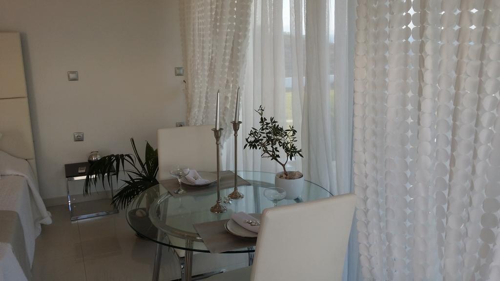 Reveli Estate Villa Kalathas Kamer foto